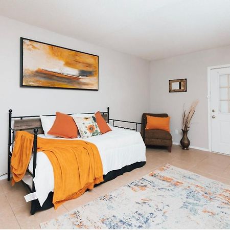 Enticing 1Br Apartment In The Heart Of The Heights Хюстън Екстериор снимка