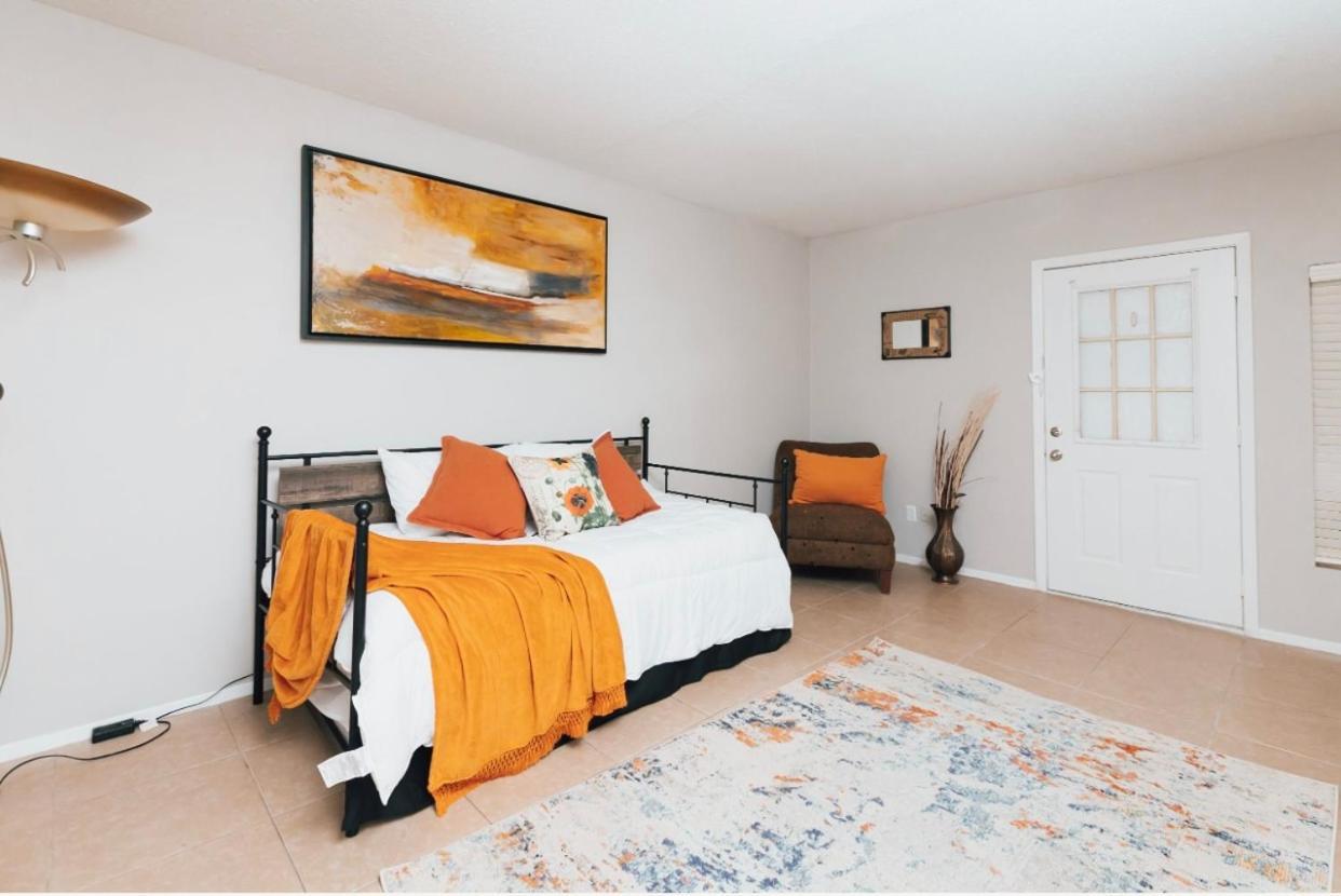 Enticing 1Br Apartment In The Heart Of The Heights Хюстън Екстериор снимка